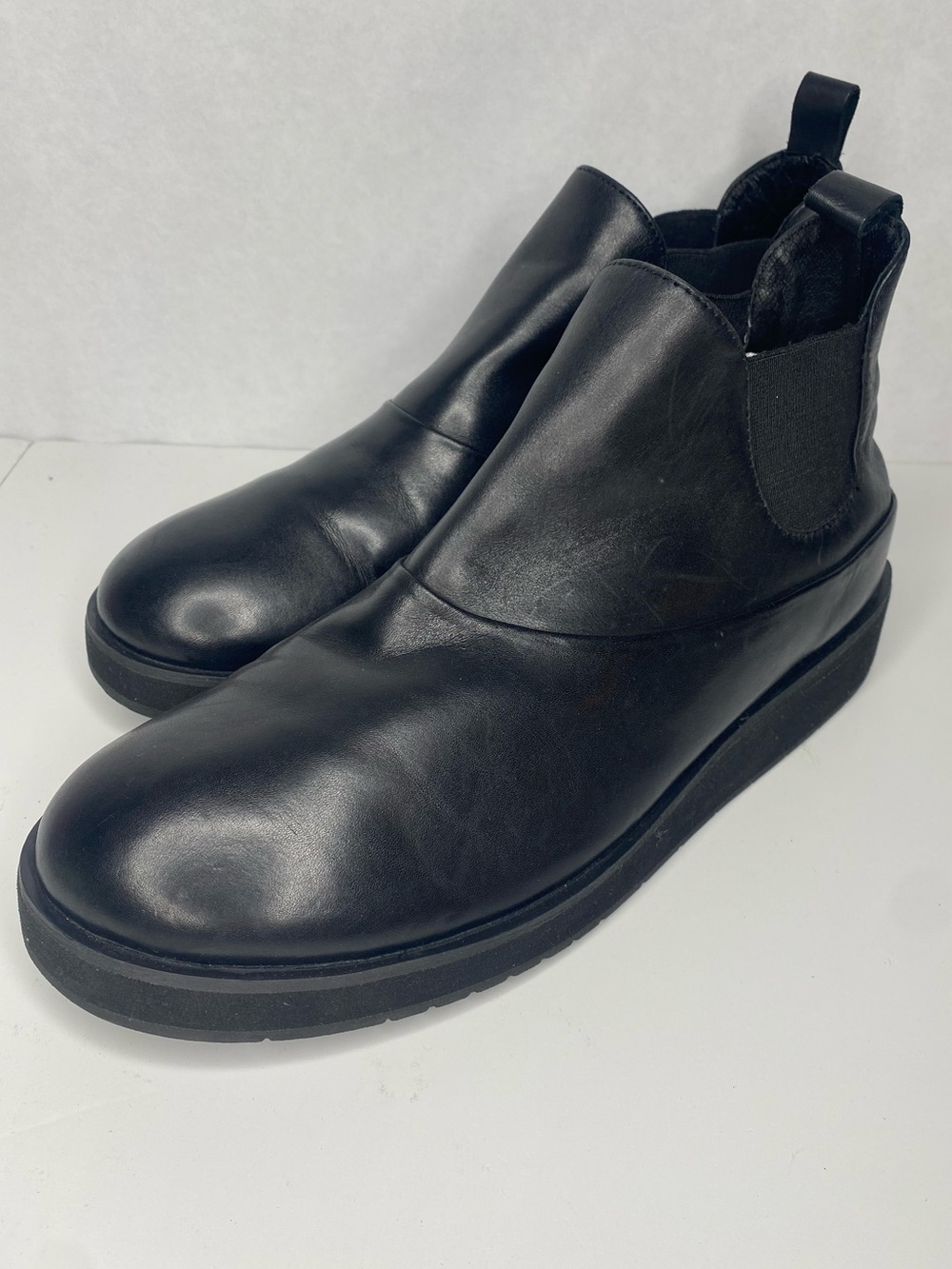 Intentionally Blank Chop Black Leather Pull On Chelsea Boot Sz 42 (11.5-12) EUC